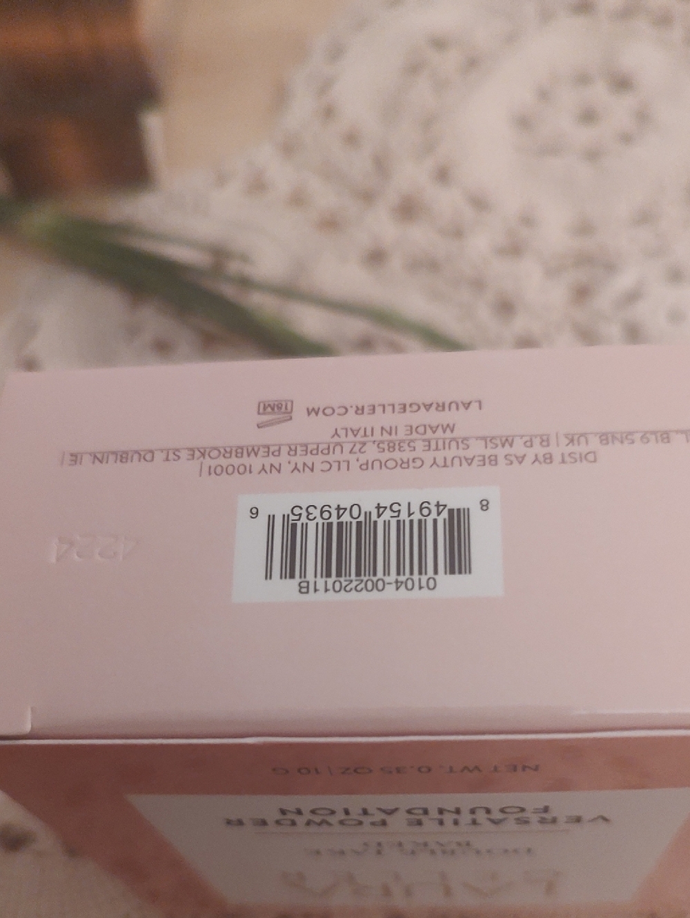 Laura Geller Peach-Pink Box with Gold Logo - Picture 3 of 3